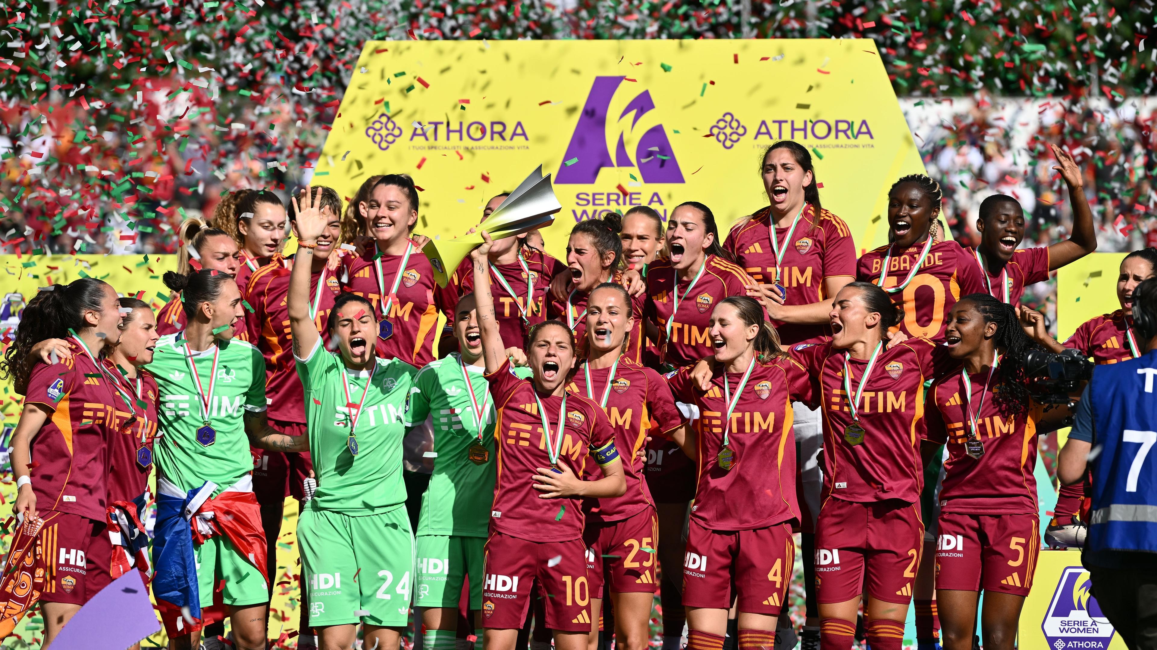 Serie A Women Athora, la Roma festeggia la vittoria del suo terzo Scudetto