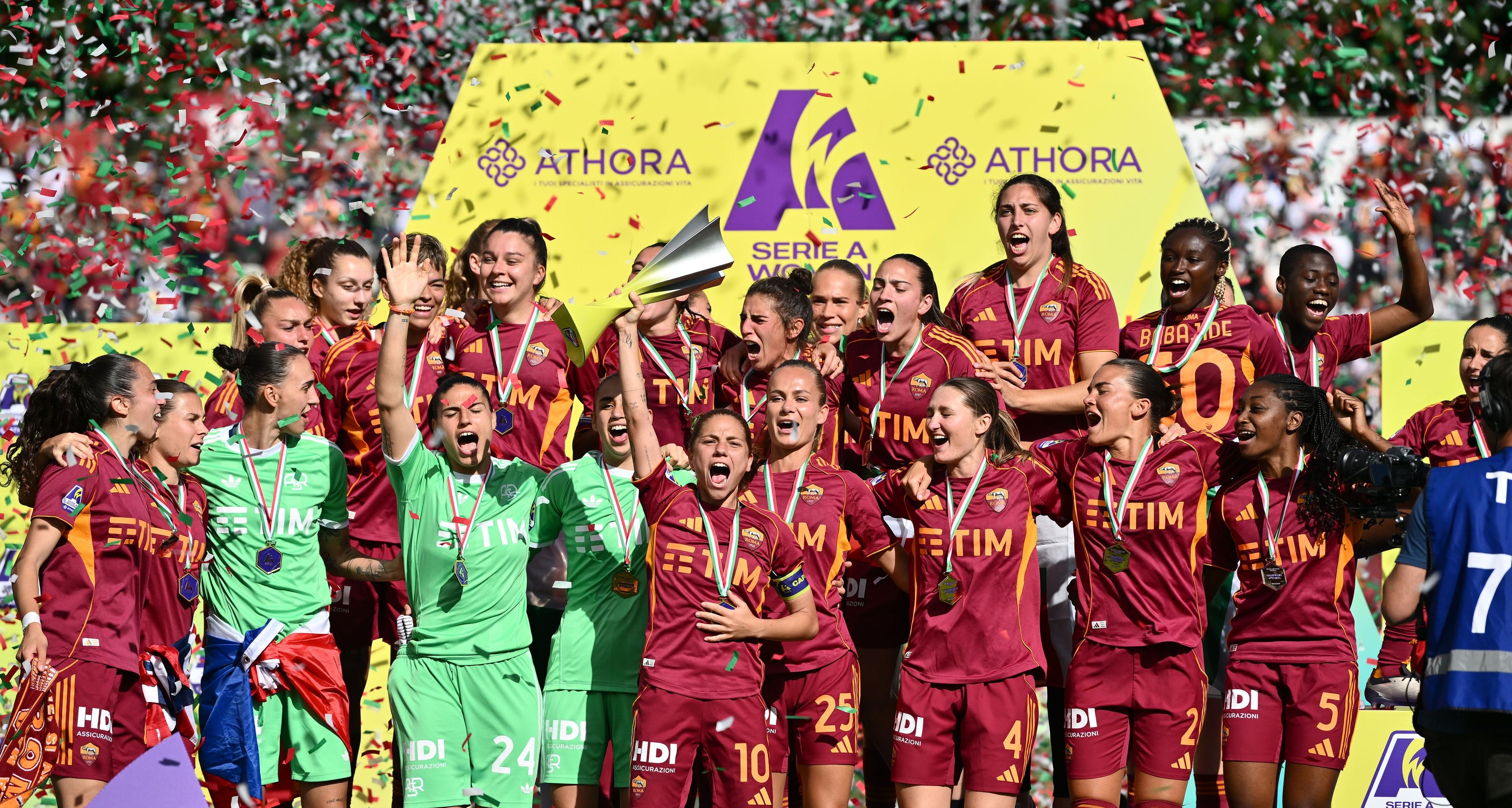 Serie A Women Athora, la Roma festeggia la vittoria del suo terzo Scudetto