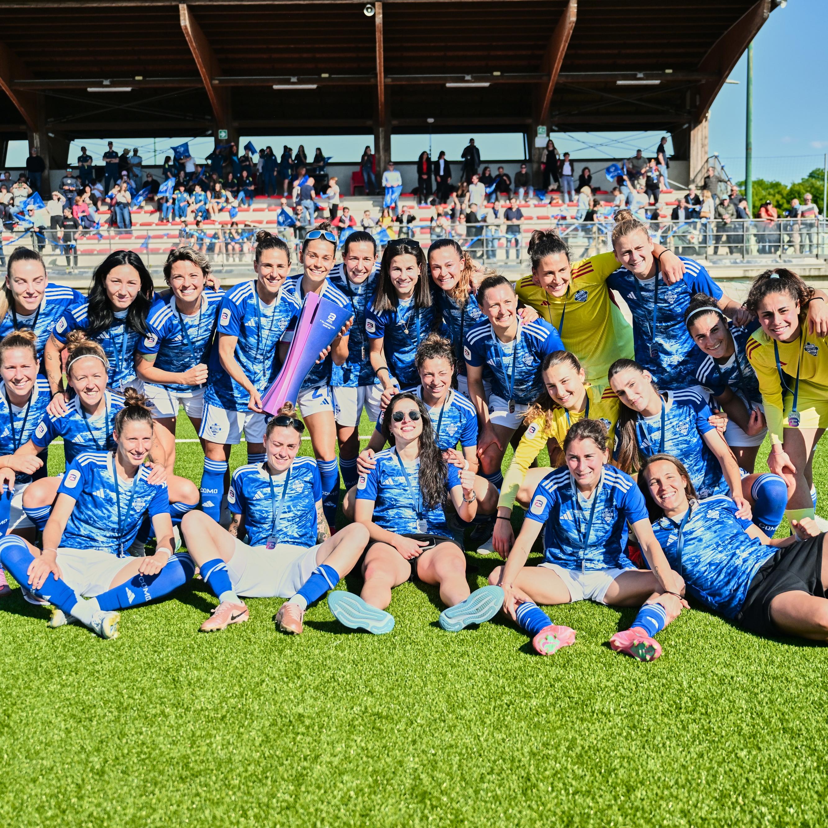 Como campione! Prima la vittoria sul Vicenza, poi la festa promozione