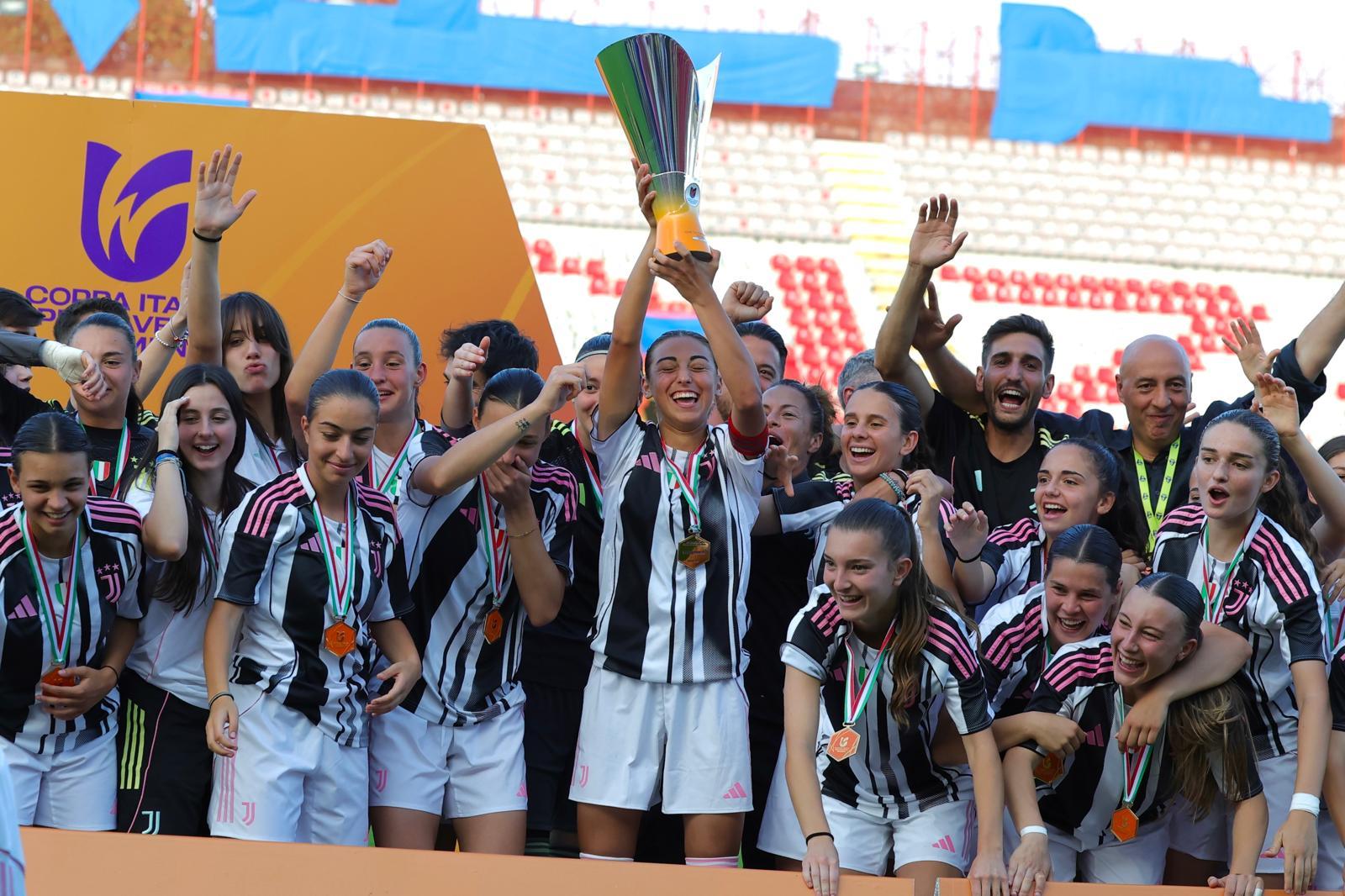 Festa bianconera a Vicenza. La Juventus supera 2-0 il Parma e vince la seconda Coppa Italia consecutiva