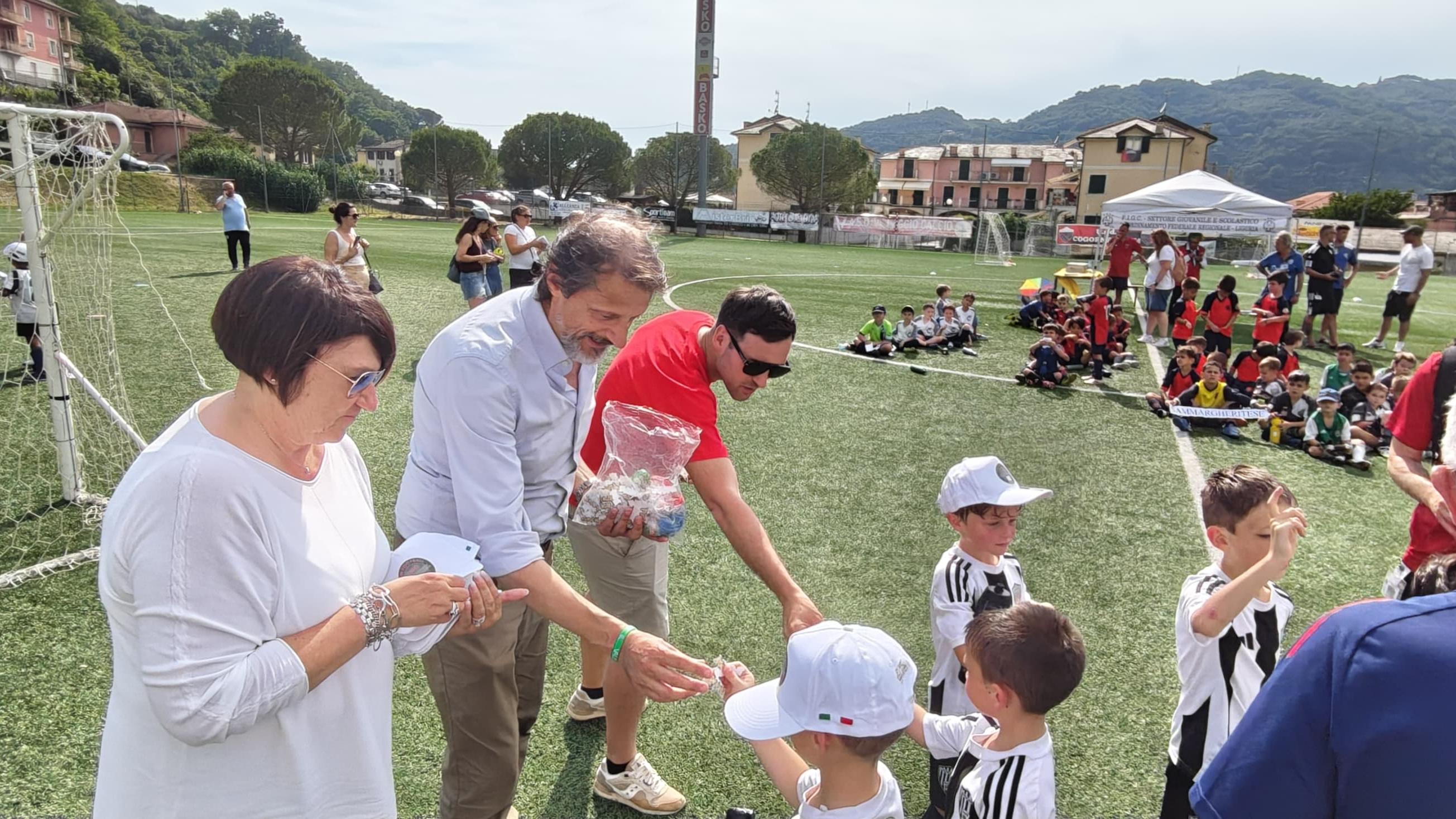 Festa del calcio e del sorriso con il ‘Fun Football’ dei Piccoli Amici a San Salvatore di Cogorno in provincia di Genova