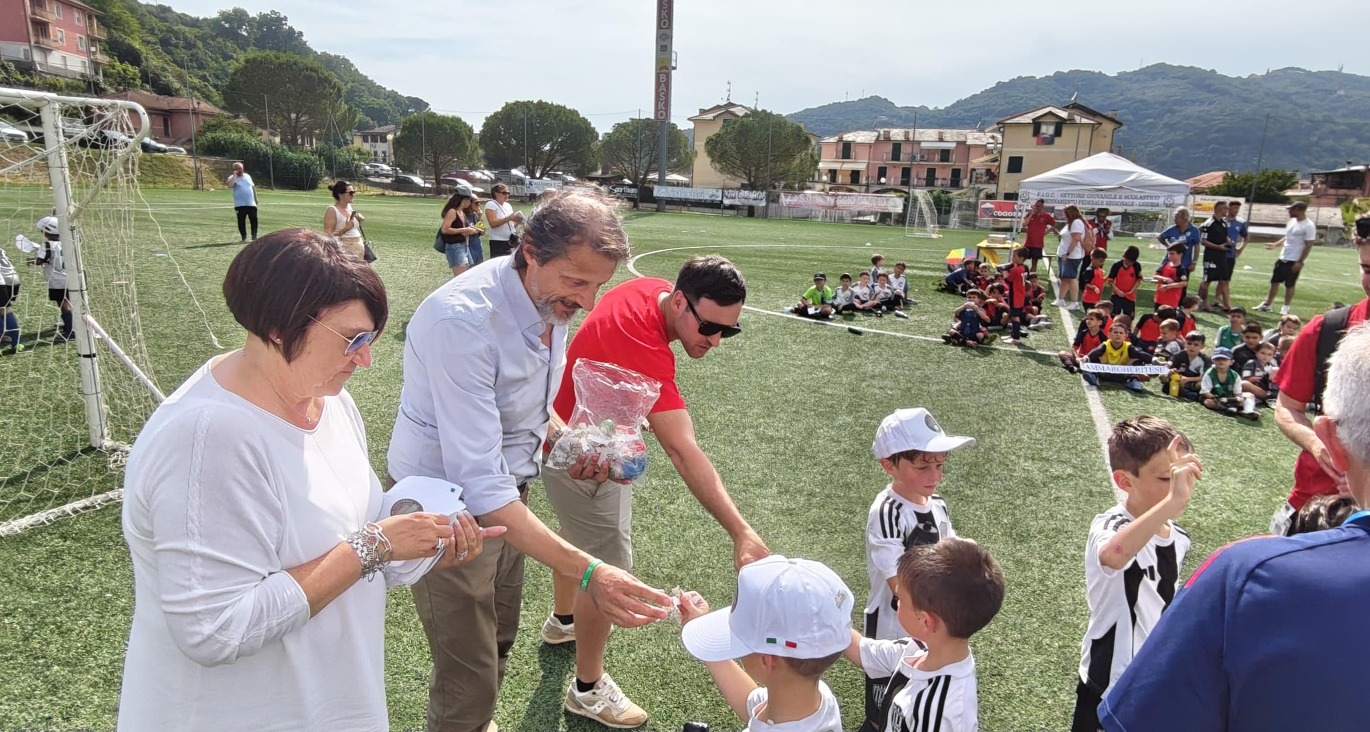 Festa del calcio e del sorriso con il ‘Fun Football’ dei Piccoli Amici a San Salvatore di Cogorno in provincia di Genova