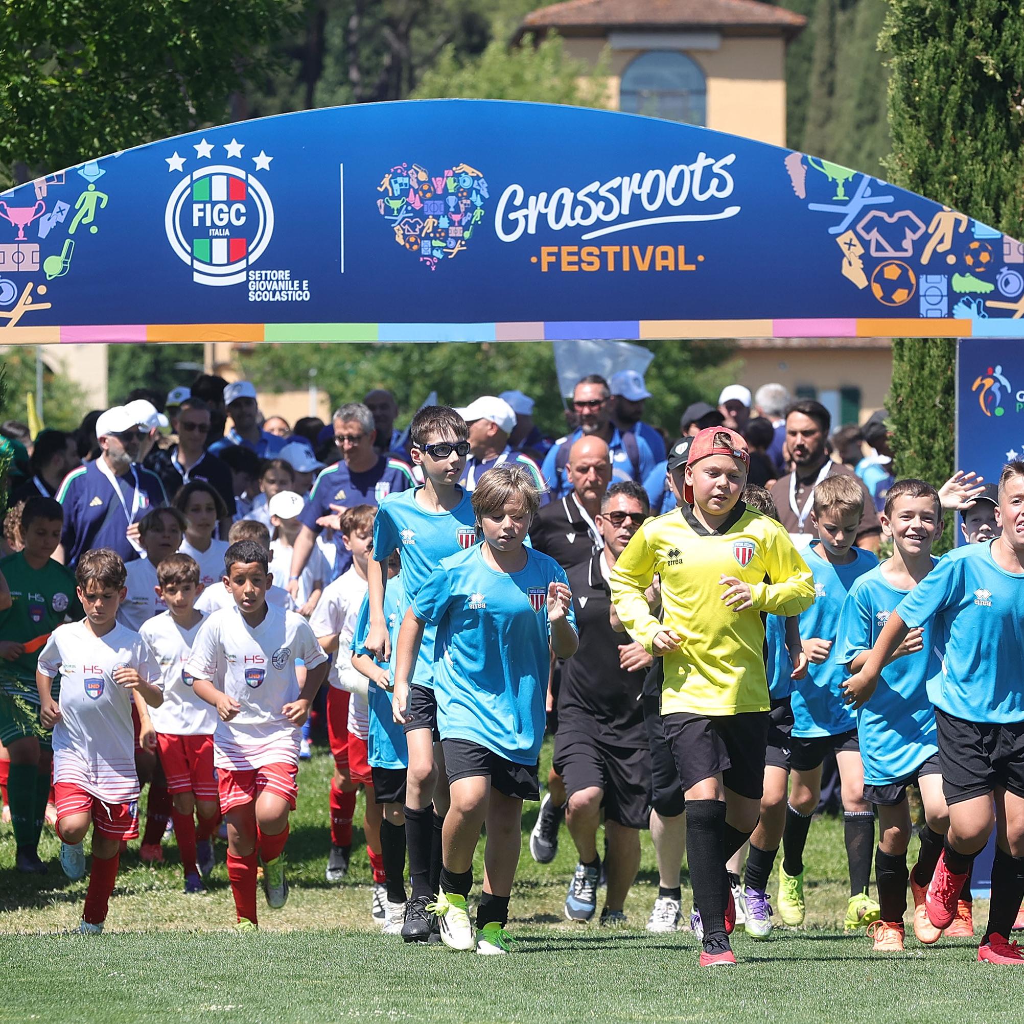 Passione, abbracci e sorrisi: le straordinarie emozioni del Grassroots Festival a Coverciano