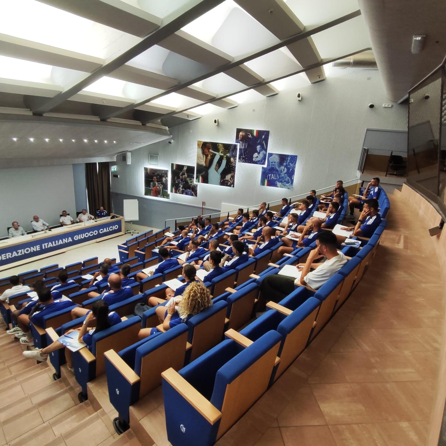 Inaugurato a Coverciano il nuovo corso UEFA B. Beretta: “Comprendere il cambiamento vuol dire ragionare da allenatori”