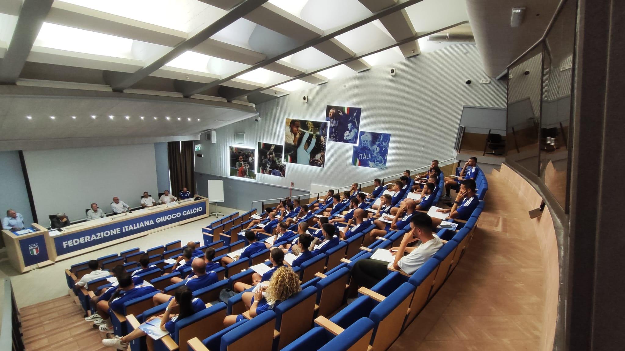 Inaugurato a Coverciano il nuovo corso UEFA B. Beretta: “Comprendere il cambiamento vuol dire ragionare da allenatori”