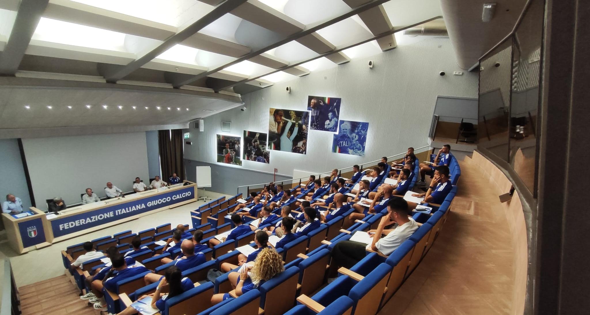 Inaugurato a Coverciano il nuovo corso UEFA B. Beretta: “Comprendere il cambiamento vuol dire ragionare da allenatori”