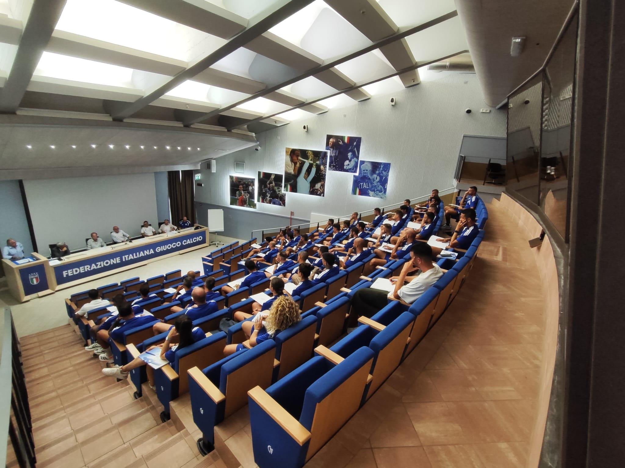 Inaugurato a Coverciano il nuovo corso UEFA B. Beretta: “Comprendere il cambiamento vuol dire ragionare da allenatori”