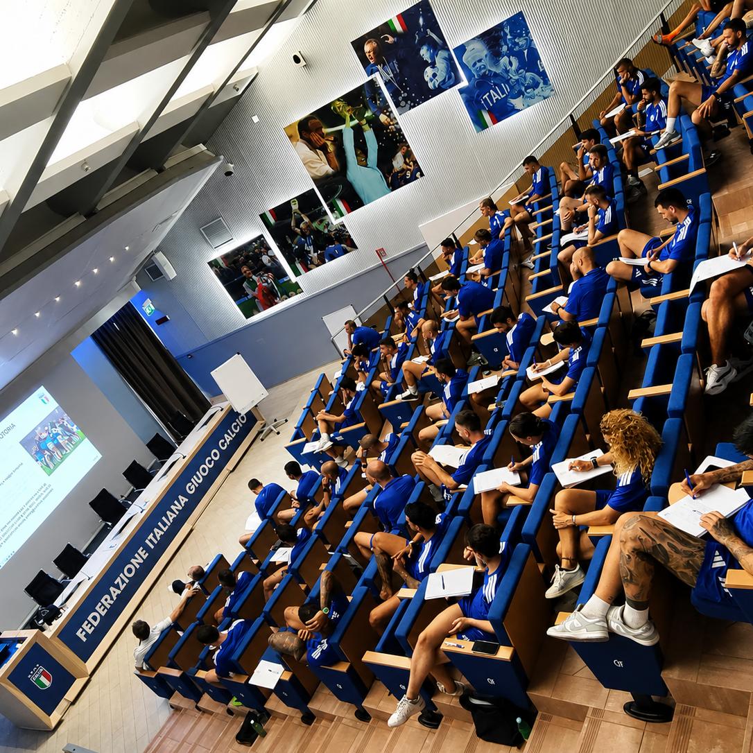 Soncin docente al corso UEFA B: “Allenare significa trasformare un gruppo di persone in una squadra”