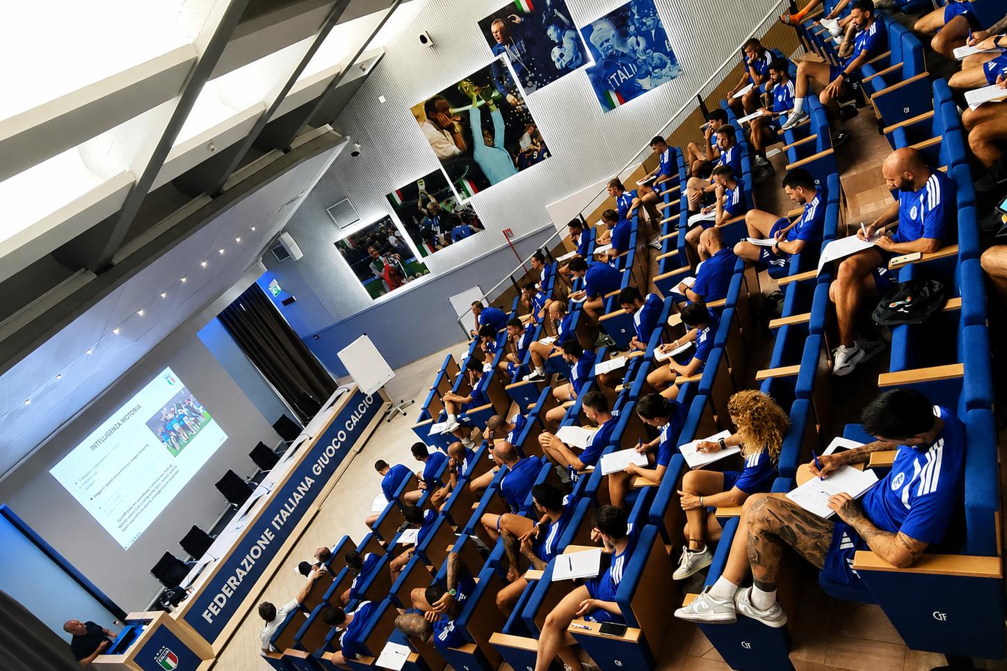 Soncin docente al corso UEFA B: “Allenare significa trasformare un gruppo di persone in una squadra”