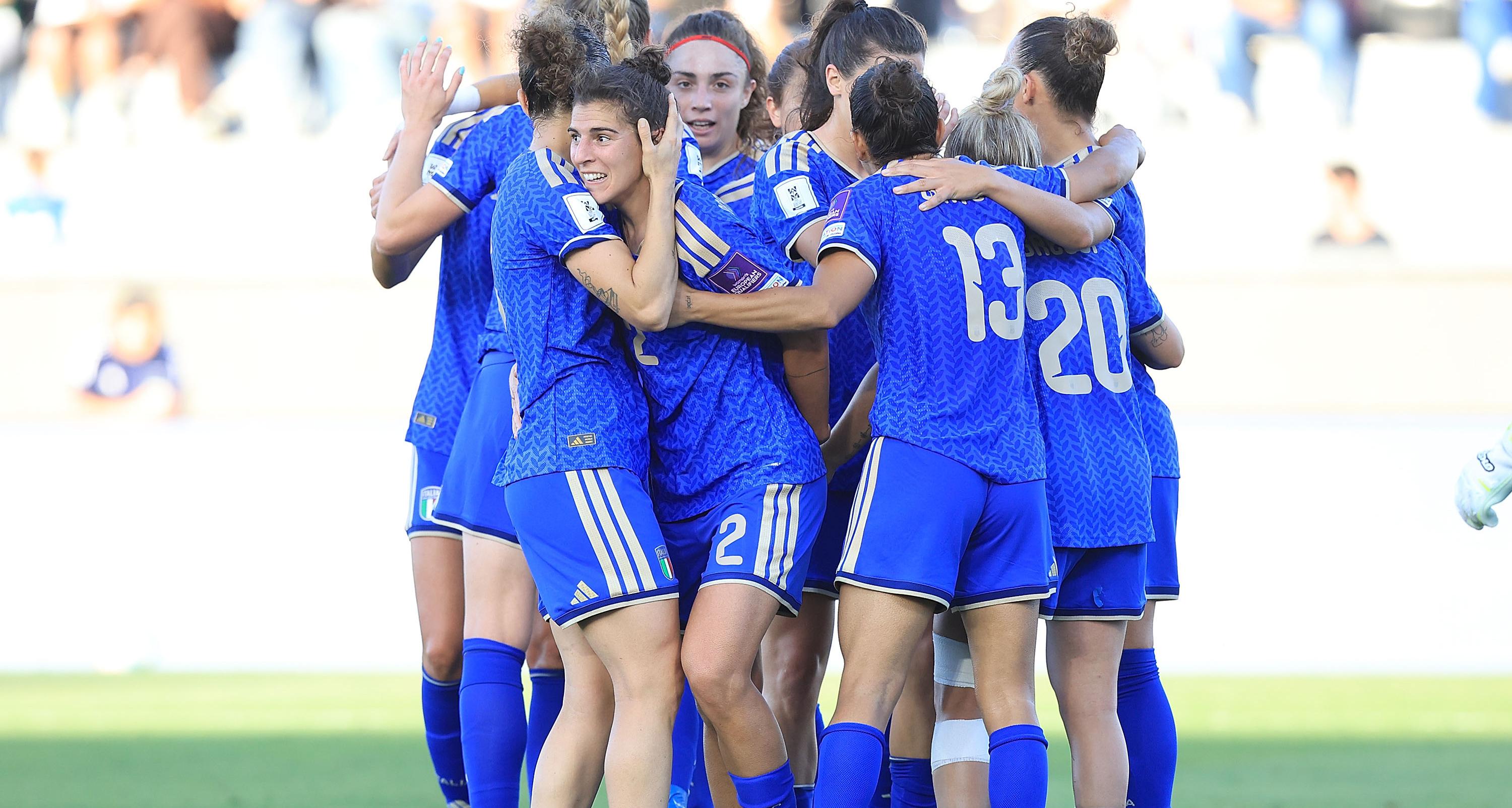 Stadio Artemio Franchi a Firenze, squadre in campo per il play-off mondiale