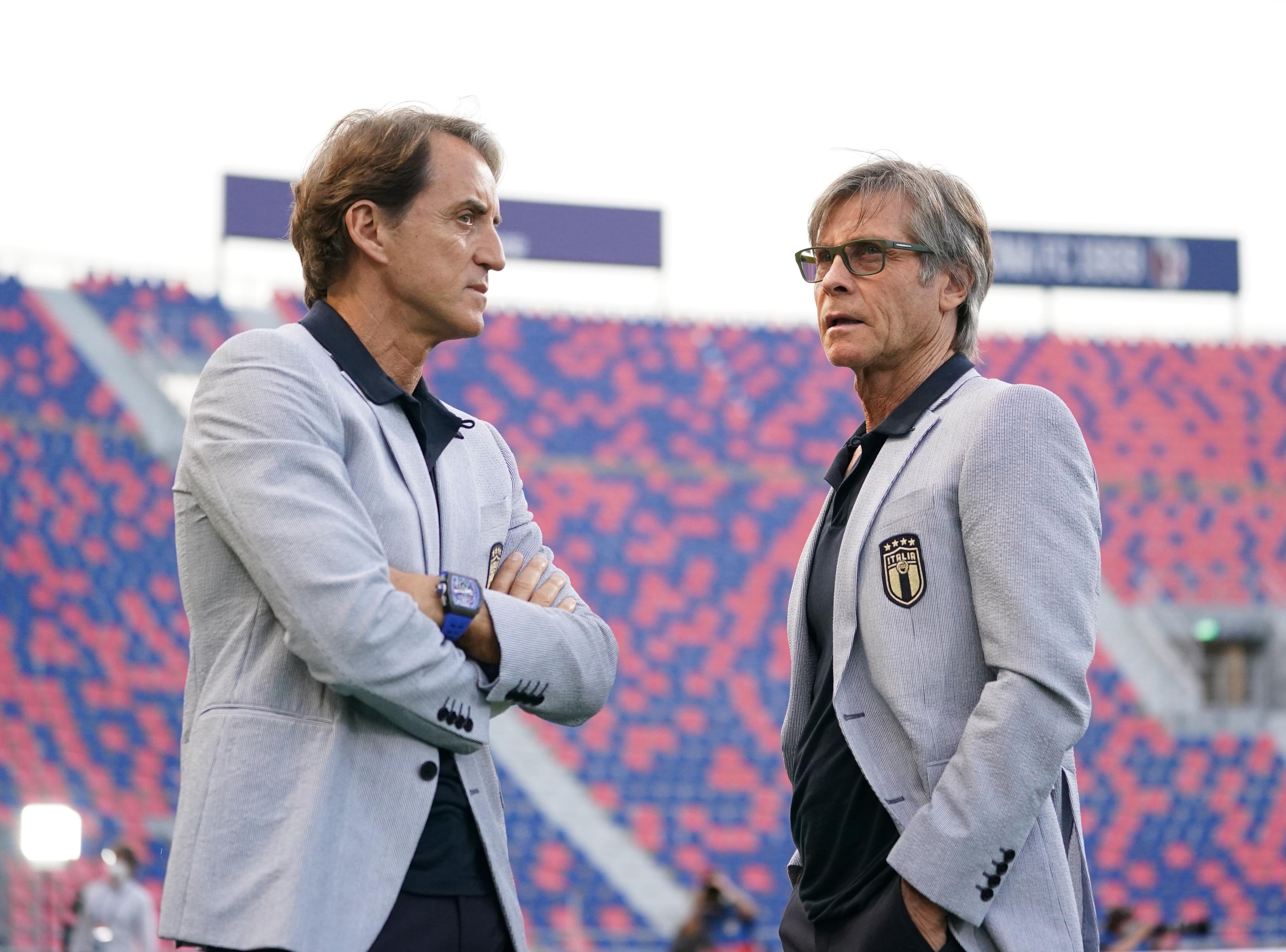 Lo staff di Mancini: Oriali team manager, Bollini vice. Con lui Bonucci, Gagliardi e Maccarone