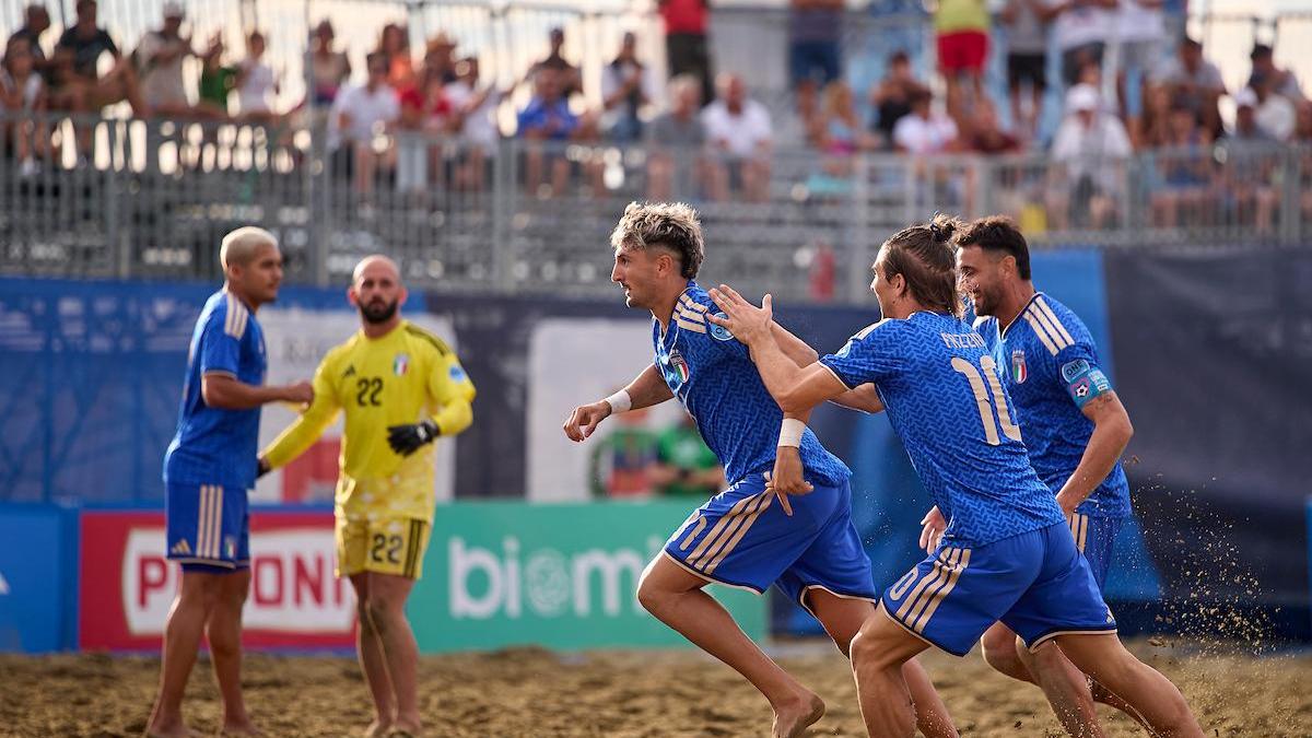 Giordani stars as Italy top the group: six goals sink Denmark, Switzerland await in the semi-final
