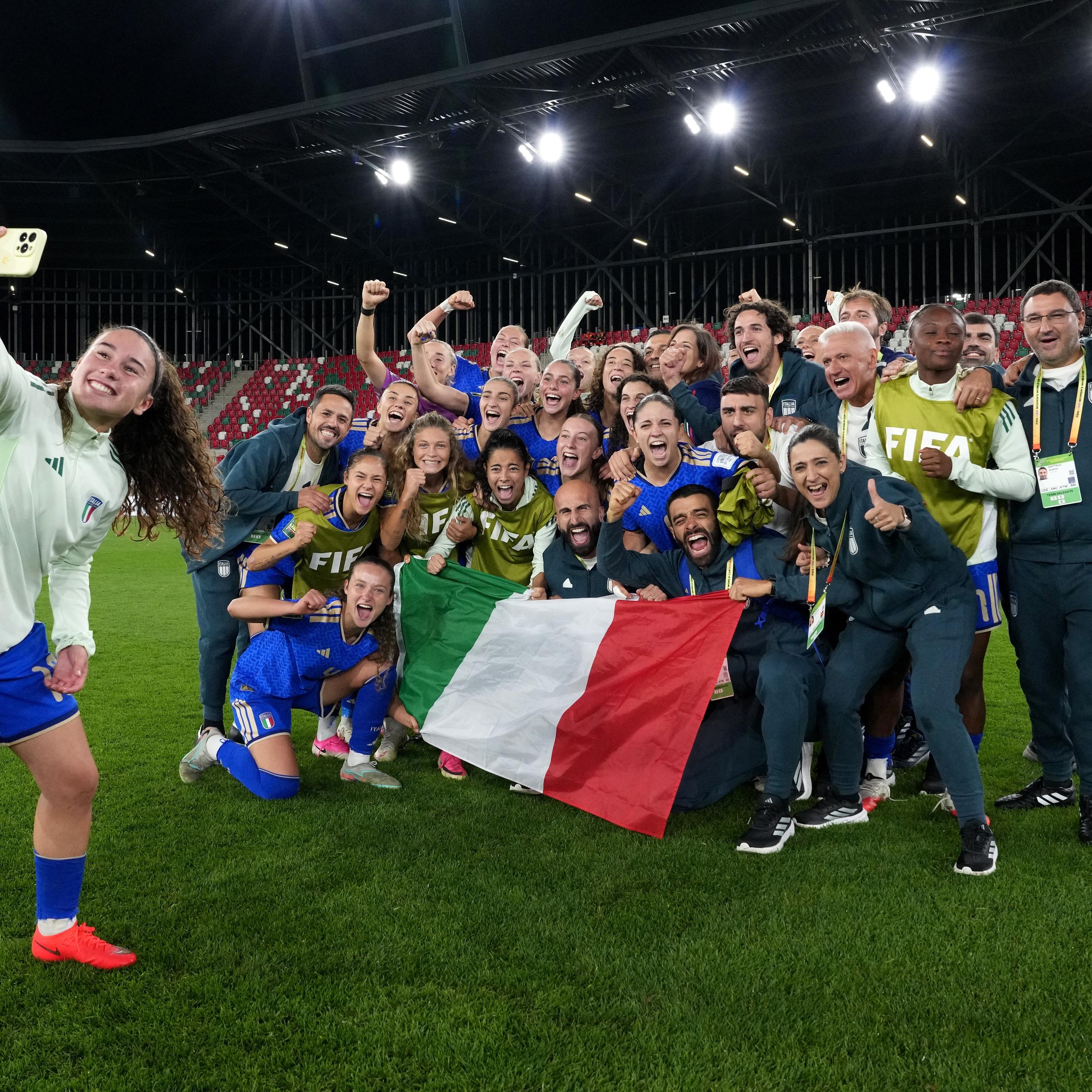 Ai Mondiali femminili Under 20 sono grandi emozioni azzurre. Malagò: “Continuate a sognare, l’Italia è con voi”