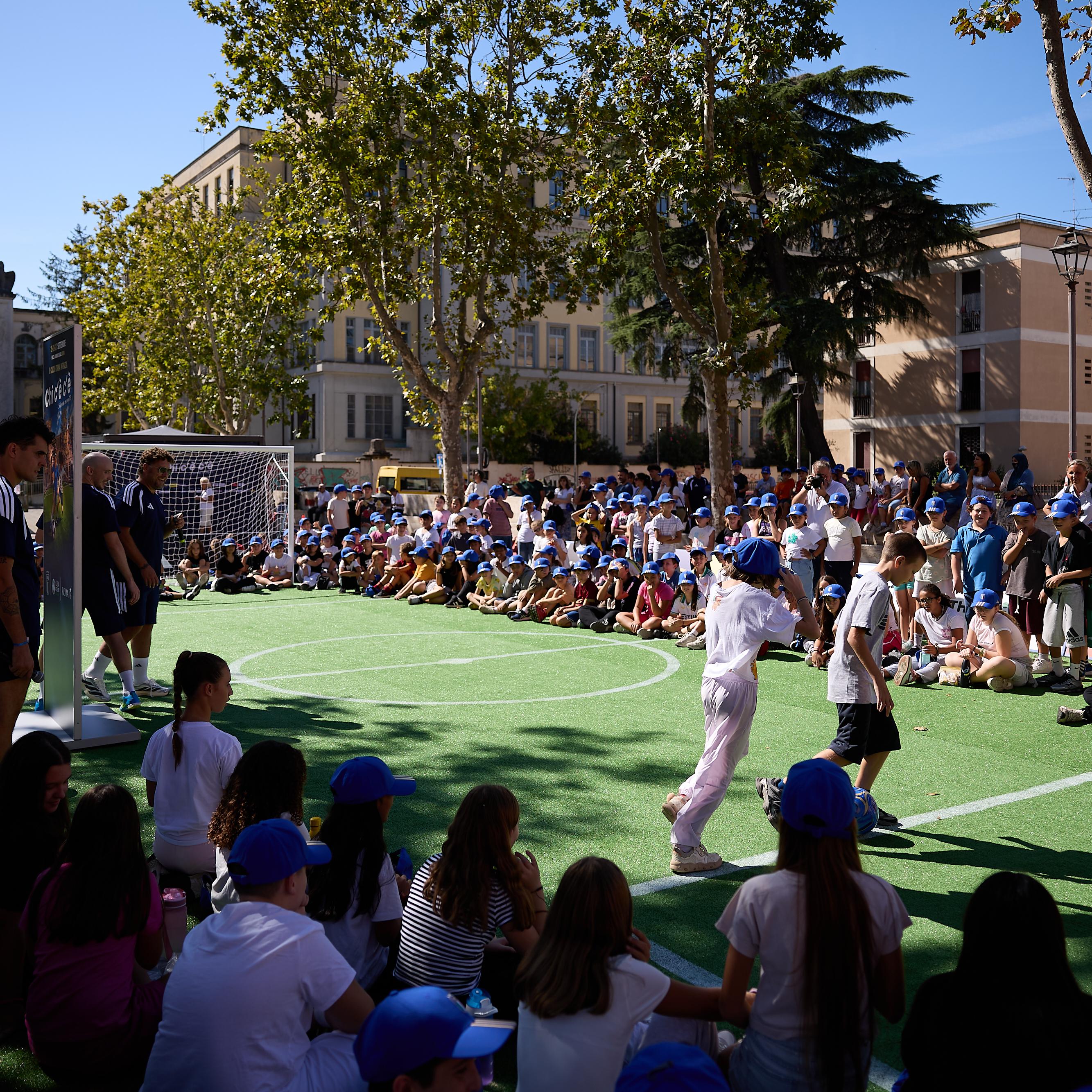 \"Il calcio torna in piazza\": a Roma uno spazio aperto per giocare liberamente