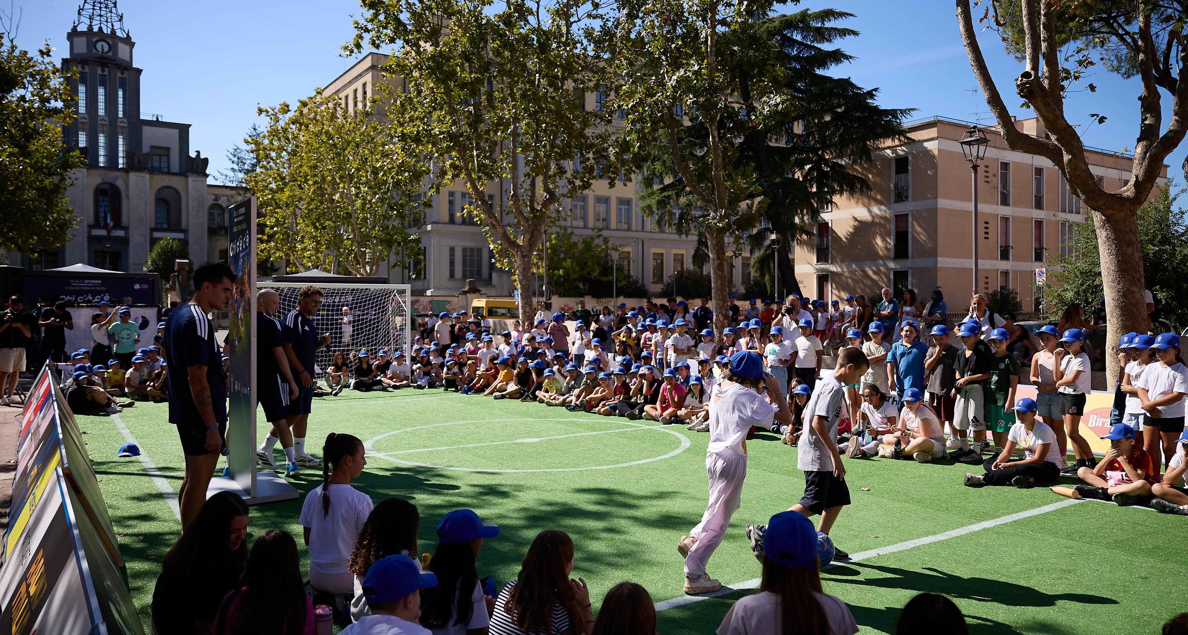 \"Il calcio torna in piazza\": a Roma uno spazio aperto per giocare liberamente