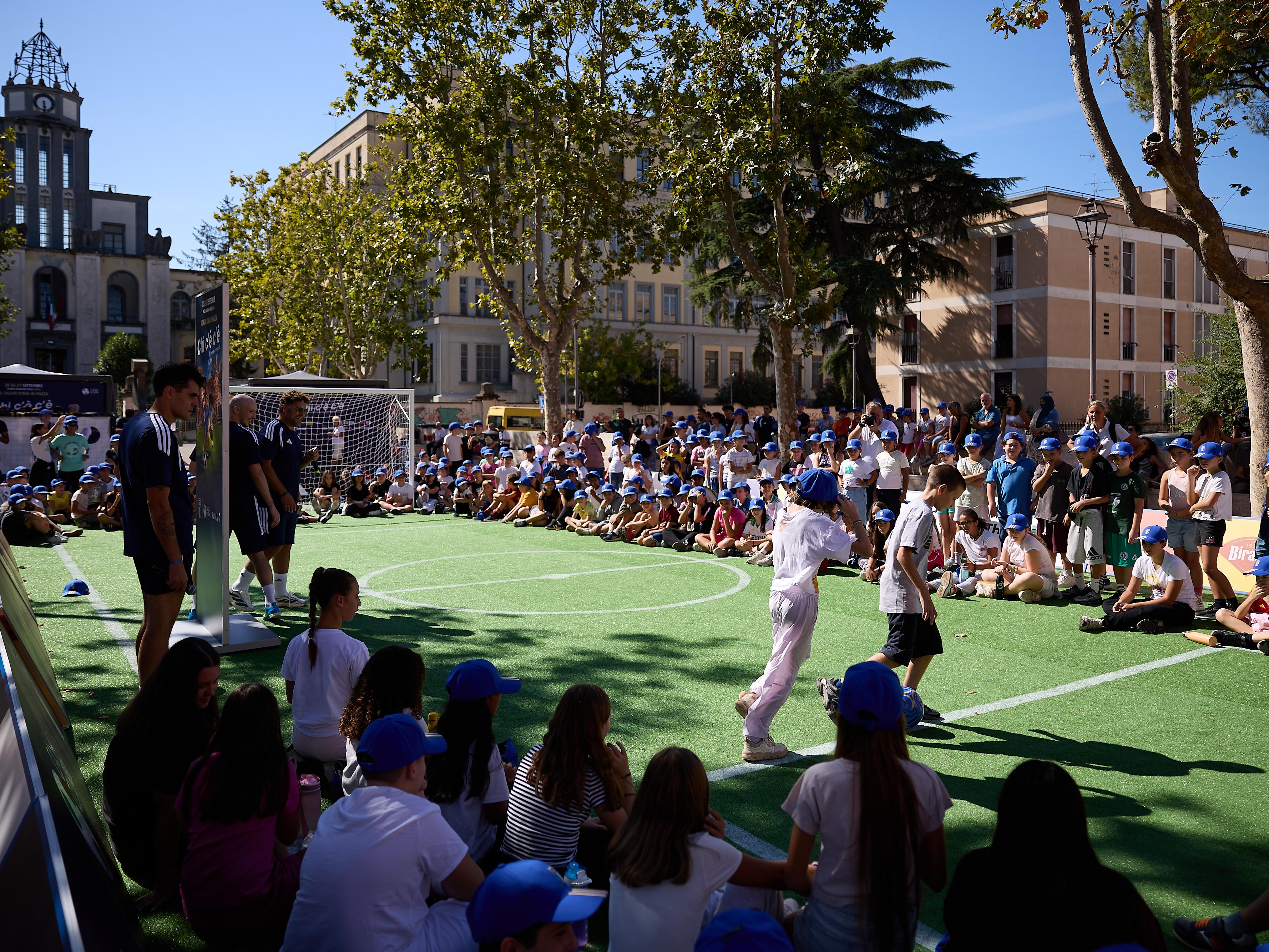 \"Il calcio torna in piazza\": a Roma uno spazio aperto per giocare liberamente