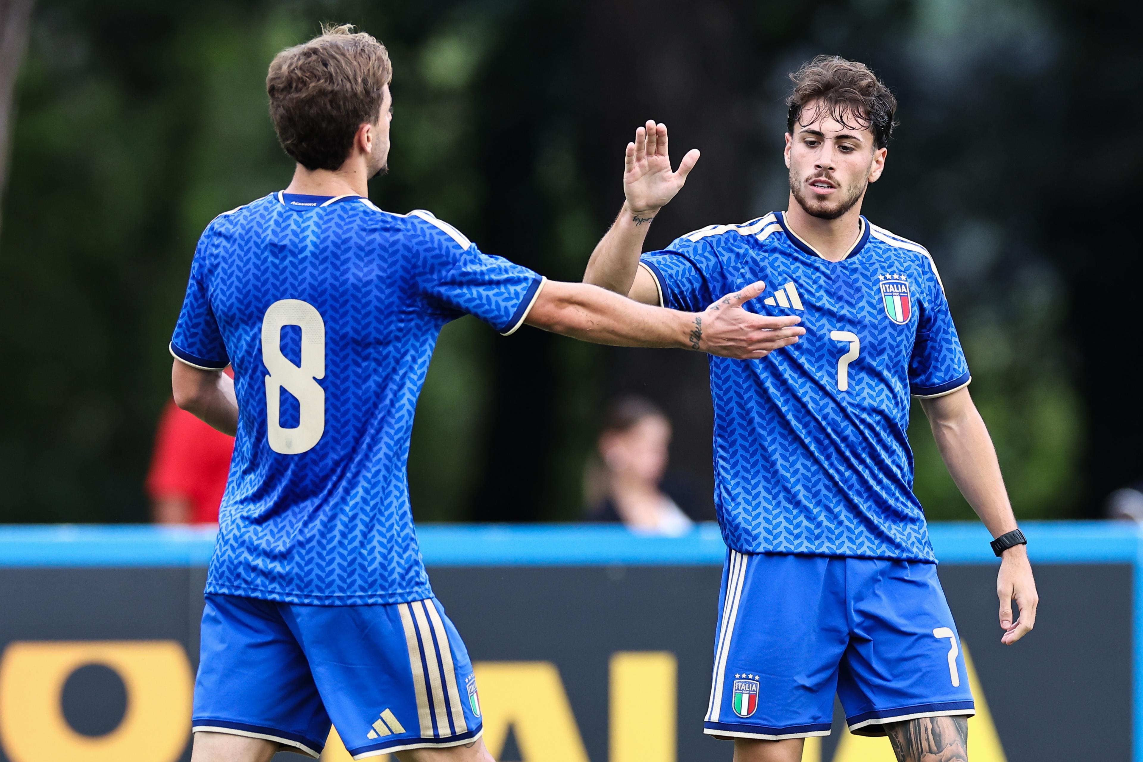 Cichella (back to camera) high-fives Cherubini: the pair know each other from their time in Roma’s youth academy.