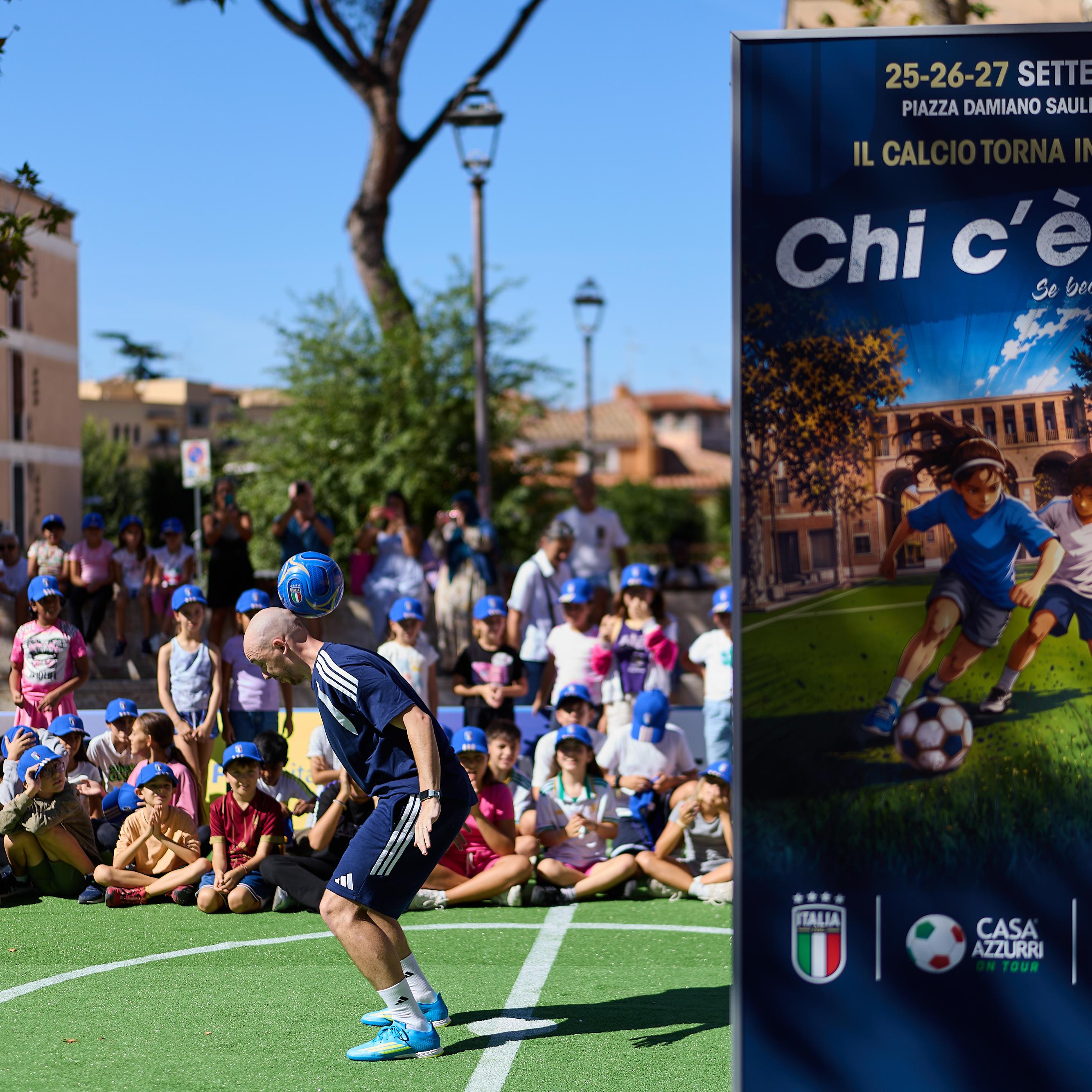 I numeri di ‘Il calcio torna in piazza’: oltre 2.300 presenze in tre giorni, 900 tra calciatori e calciatrici, 210 partite nel ‘campetto’ di Piazza Damiano Sauli