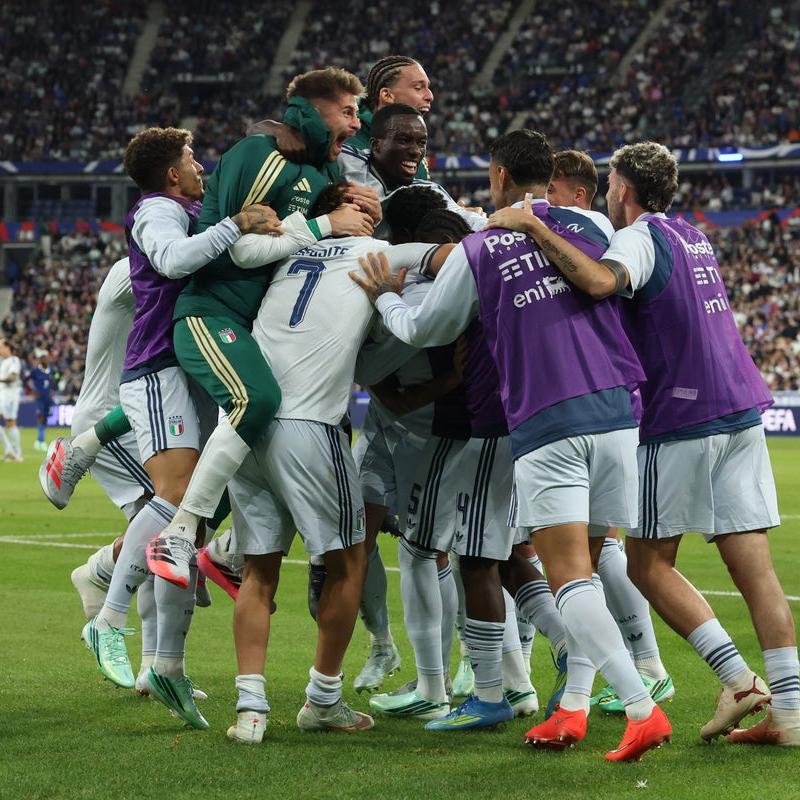 Bastoni risponde a Olise, Donnarumma para tutto: finisce 1-1 con la Francia di Zidane, superato l’esame di maturità