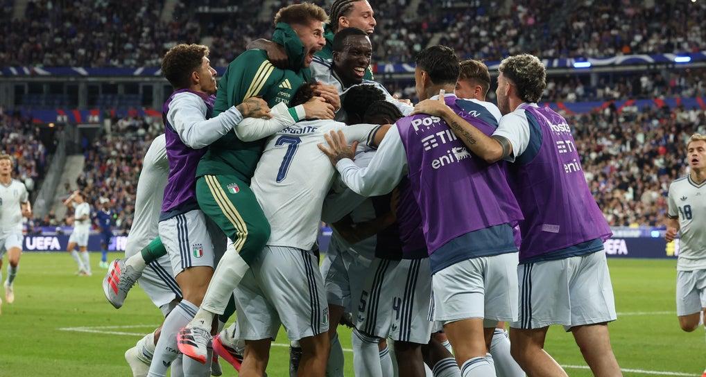 Bastoni risponde a Olise, Donnarumma para tutto: finisce 1-1 con la Francia di Zidane, superato l’esame di maturità