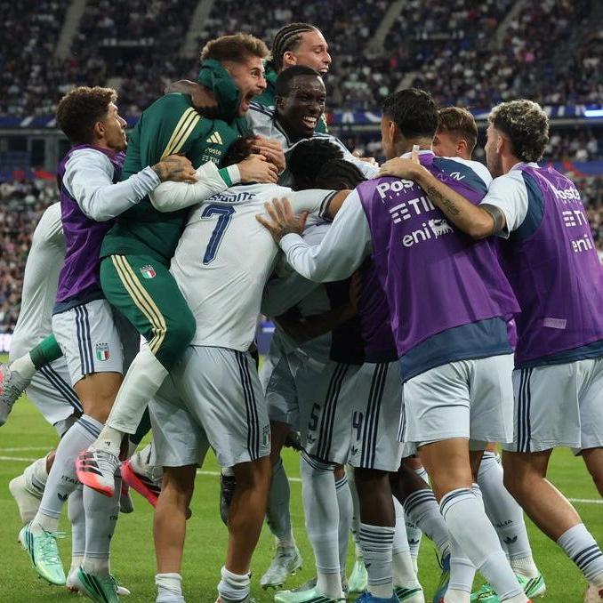 Bastoni replies to Olise, Donnarumma saves everything: 1-1 against Zidane’s France