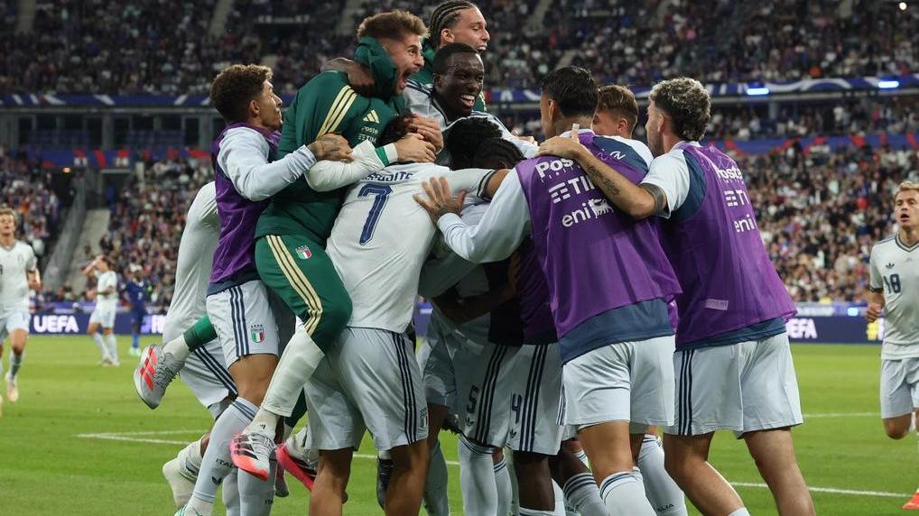 Bastoni replies to Olise, Donnarumma saves everything: 1-1 against Zidane’s France
