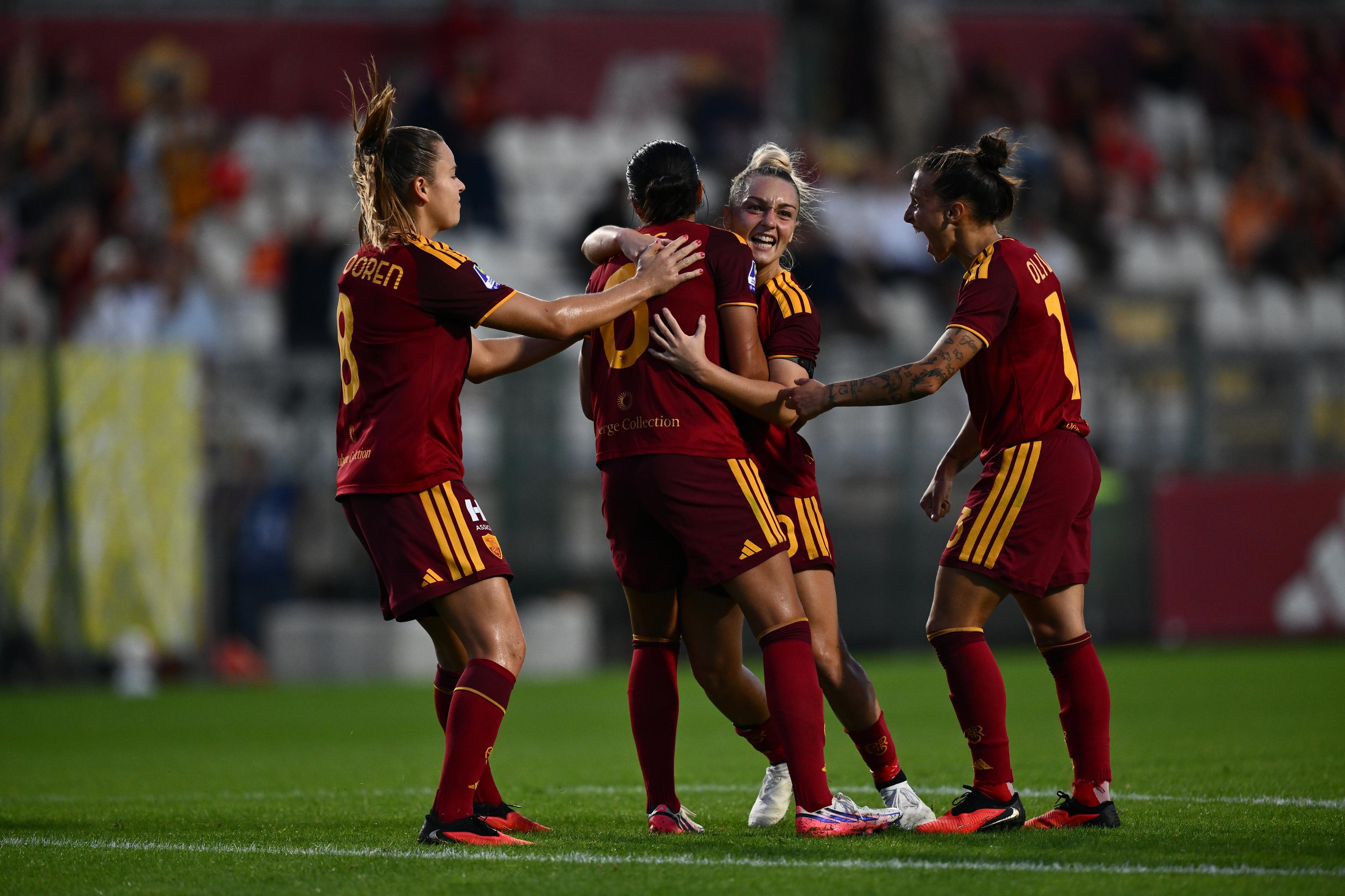 La Roma si prende derby e primato: Lazio ko 3-1. Sorride la Fiorentina, che colpo della Ternana