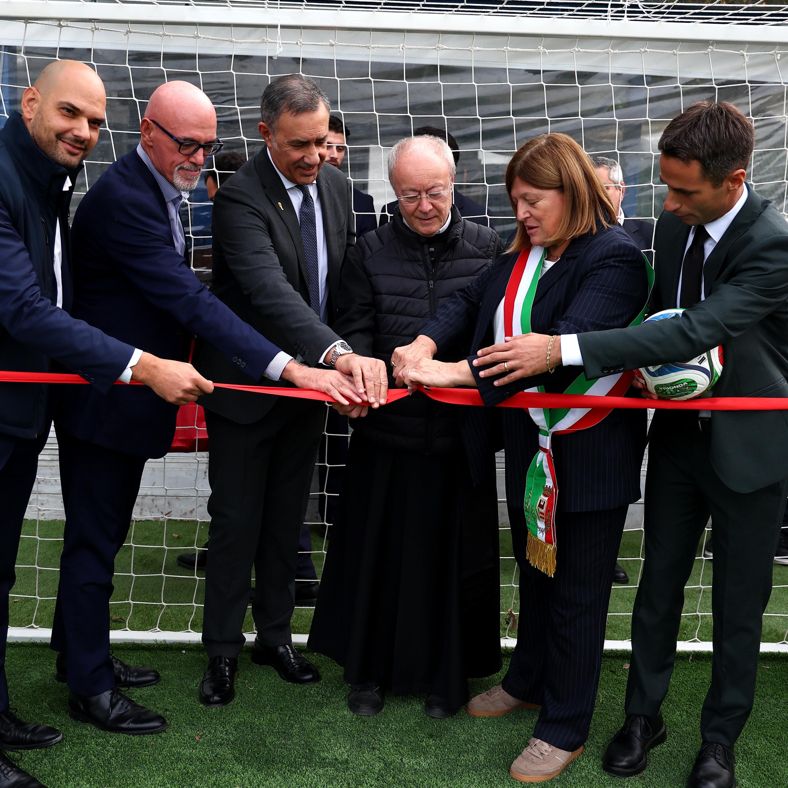 Un campo per la comunità: a Paderno Dugnano inaugurata la prima FIFA Arena in Italia