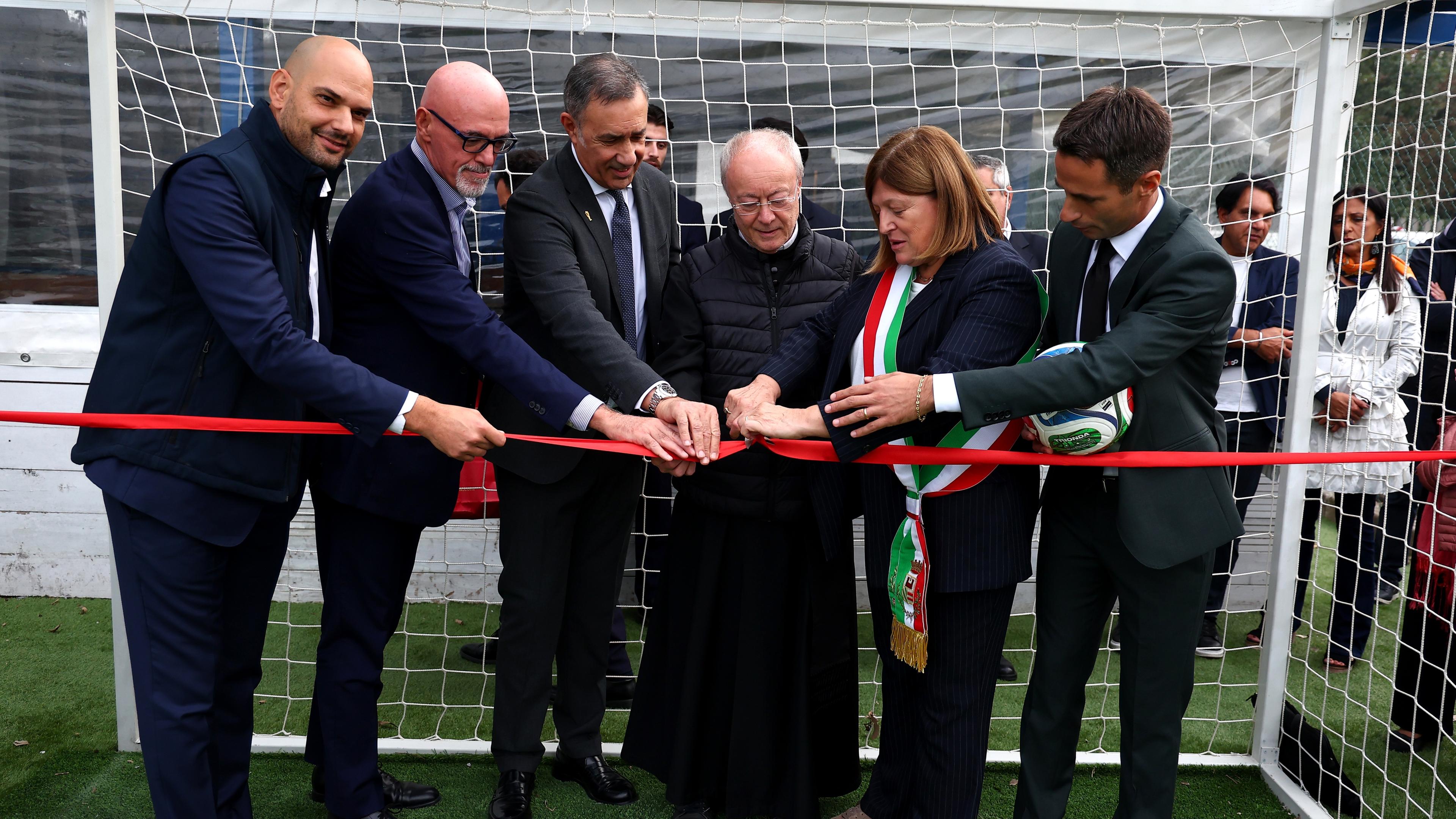 Un campo per la comunità: a Paderno Dugnano inaugurata la prima FIFA Arena in Italia