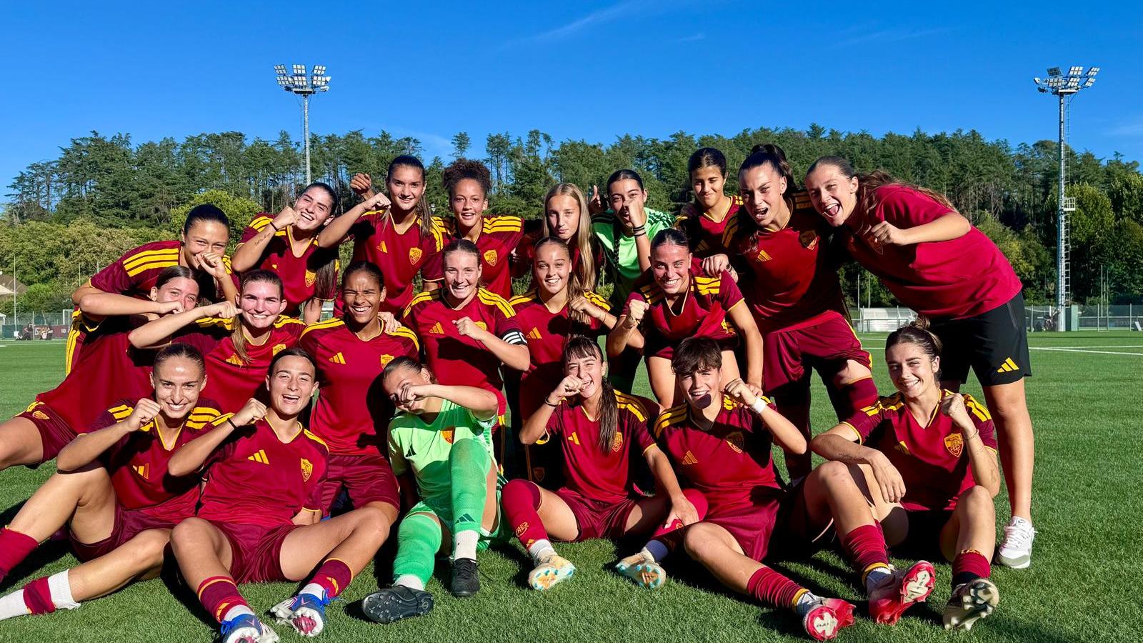 La Roma vince il big match con la Juventus, il Milan risponde: entrambe restano a punteggio pieno