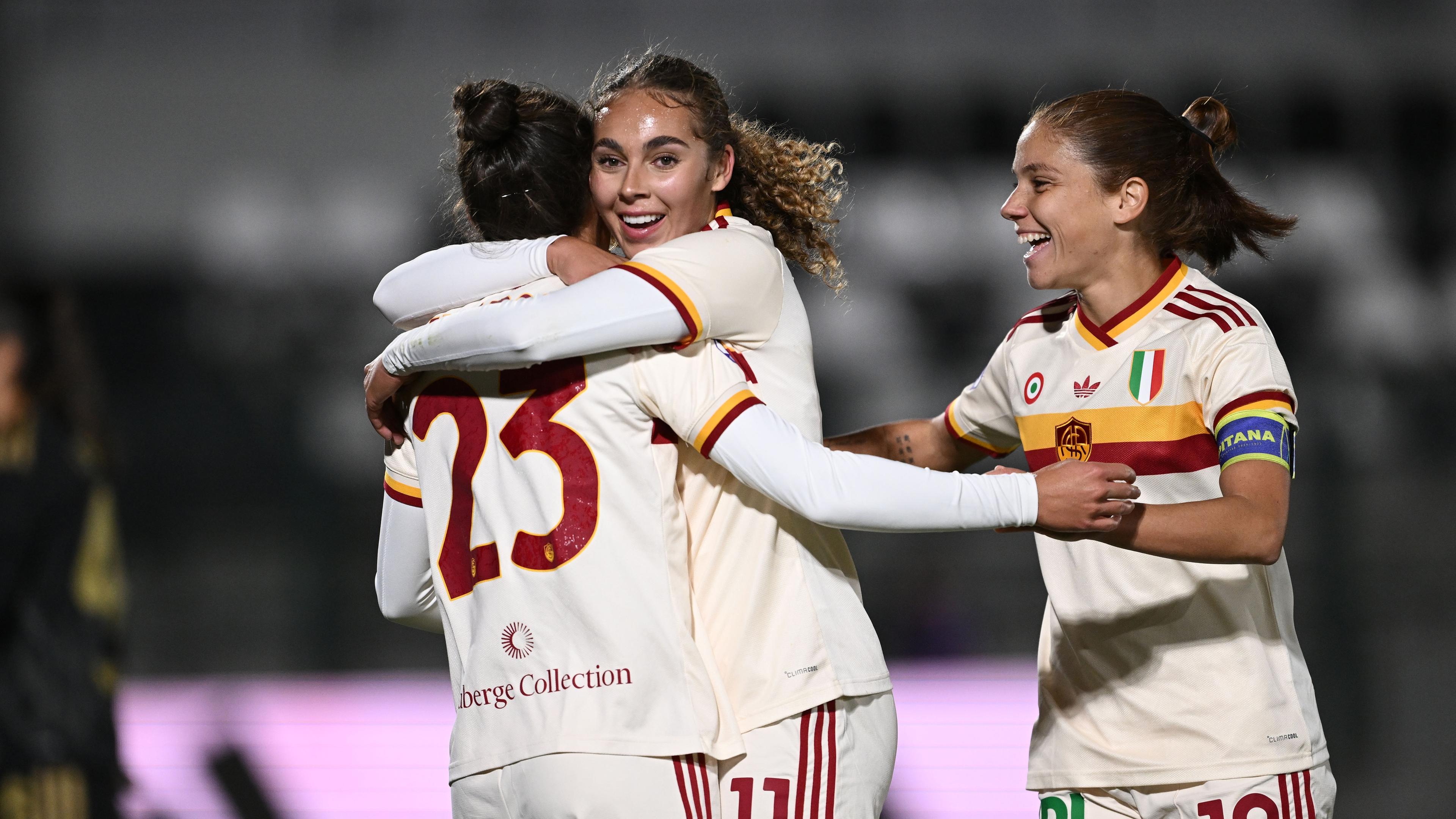 Estasi Roma, Juventus travolta 5-2 nel big match. La Napoli frena 0-0 l’Inter, tris Milan alla Ternana