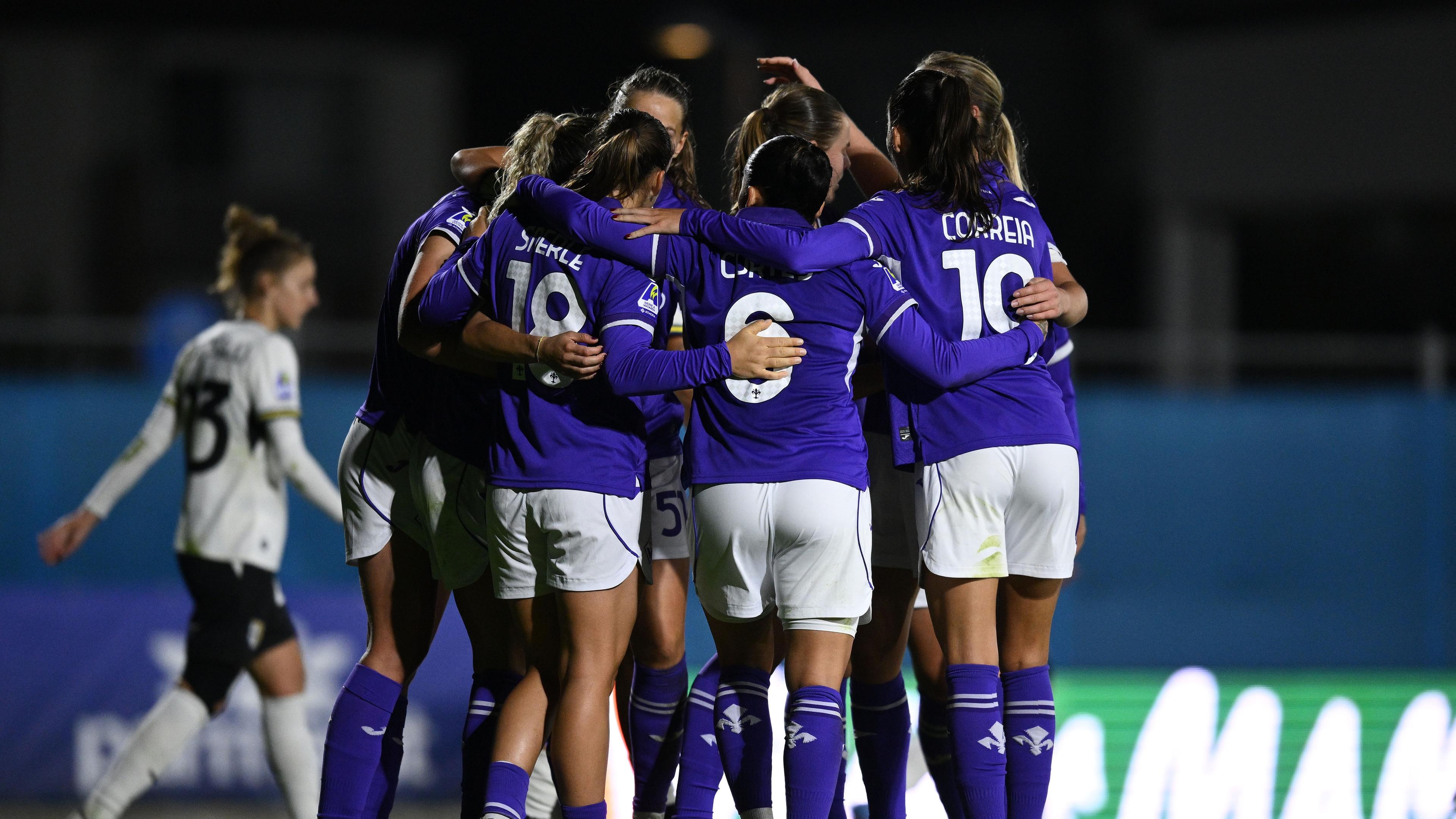 Rallenta il Como 1907 che fa 2-2 col Sassuolo, la Fiorentina batte il Parma in rimonta, 0-0 tra Lazio e Como Women