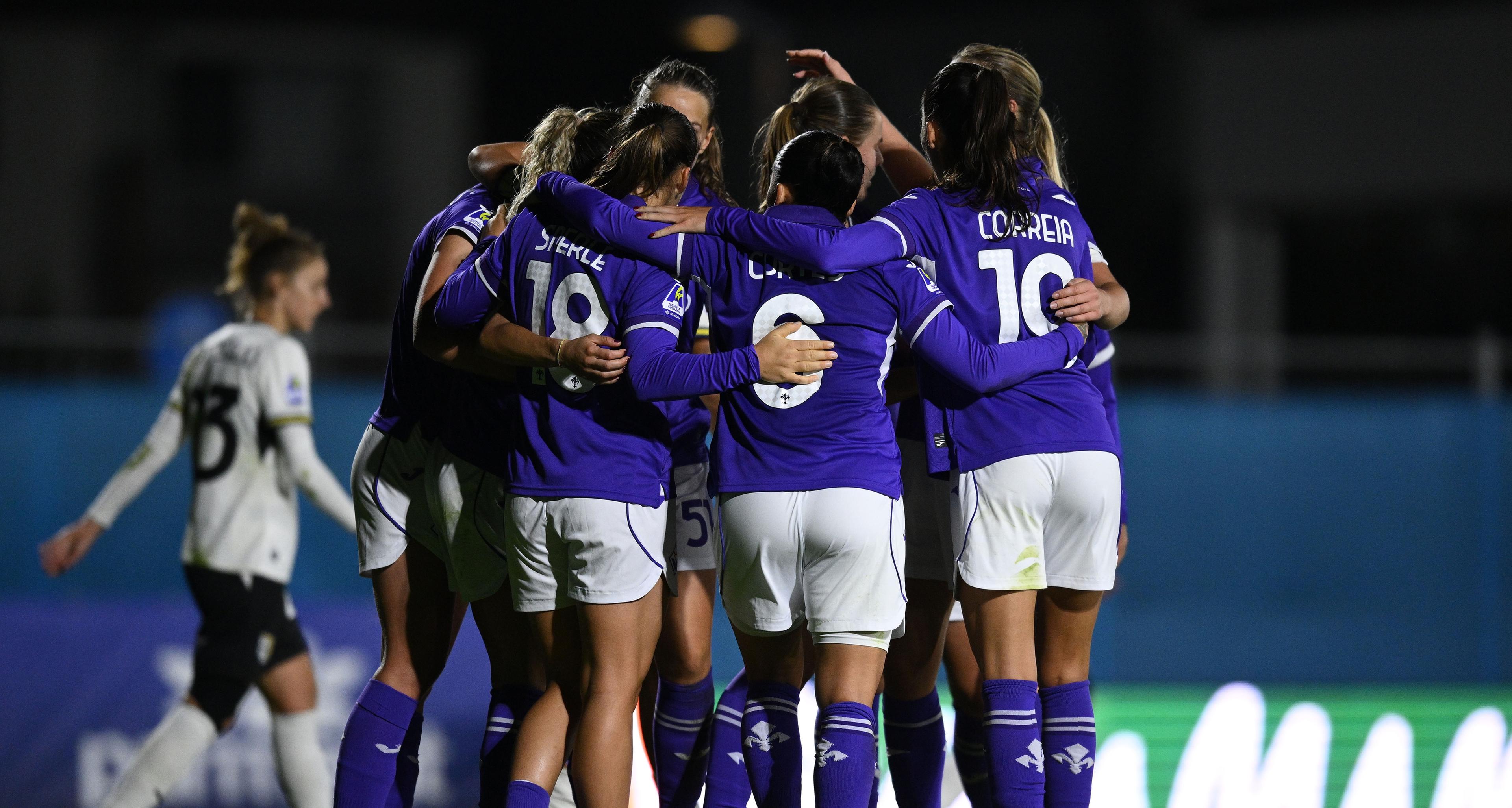 Serie A Women Athora - Rallenta il Como 1907 che fa 2-2 col Sassuolo, la Fiorentina batte il Parma in rimonta, 0-0 tra Lazio e Como Women