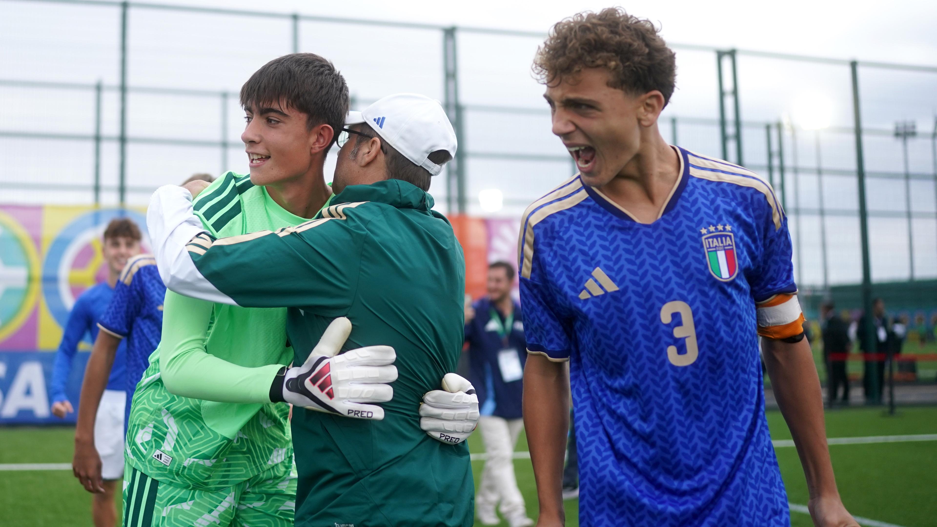 L’Italia vola agli ottavi: 4-3 al Perù ai rigori. Battisti: “È stata una partita tosta e fisica”