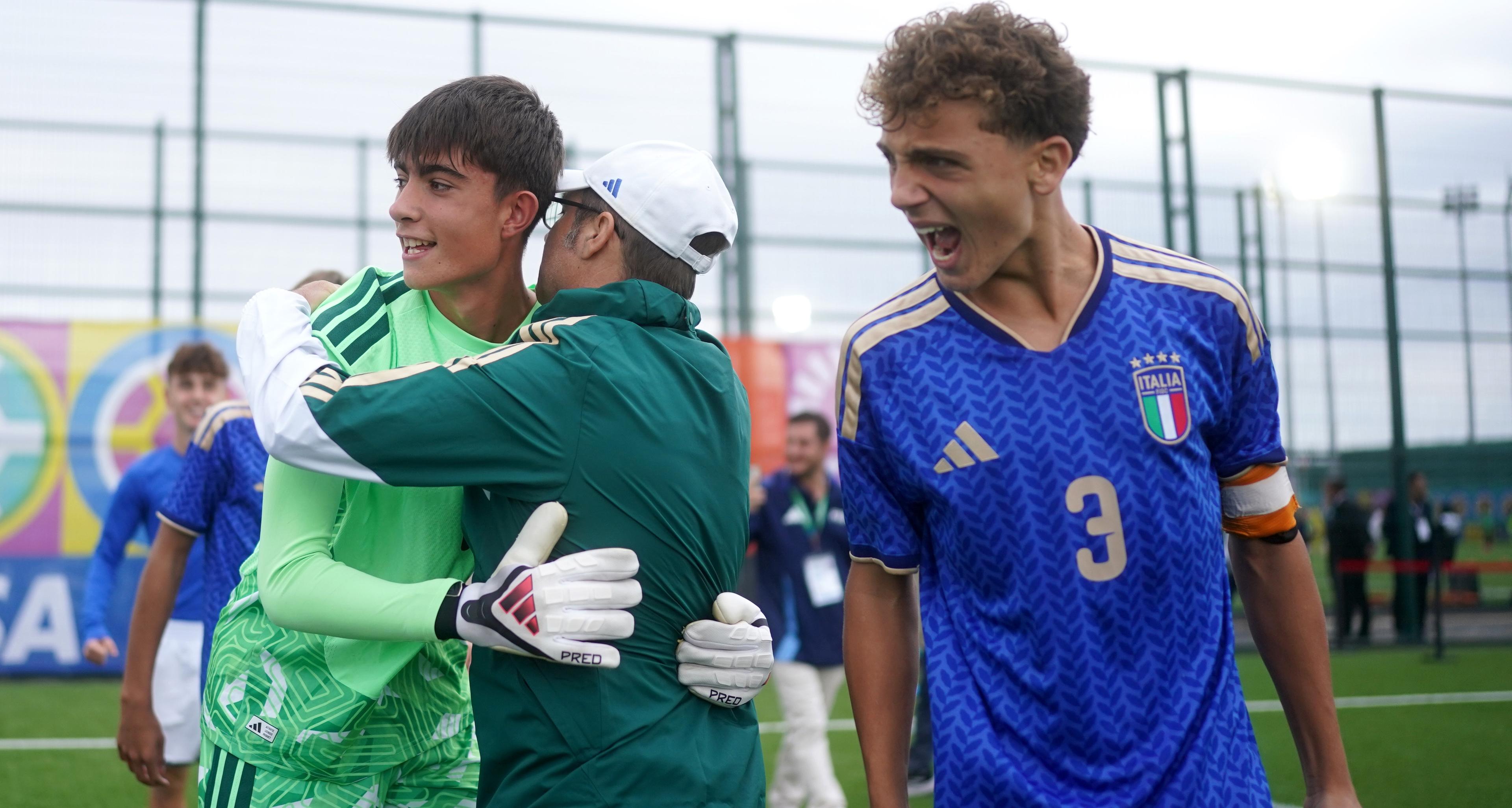 L’Italia vola agli ottavi: 4-3 al Perù ai rigori. Battisti: “È stata una partita tosta e fisica”