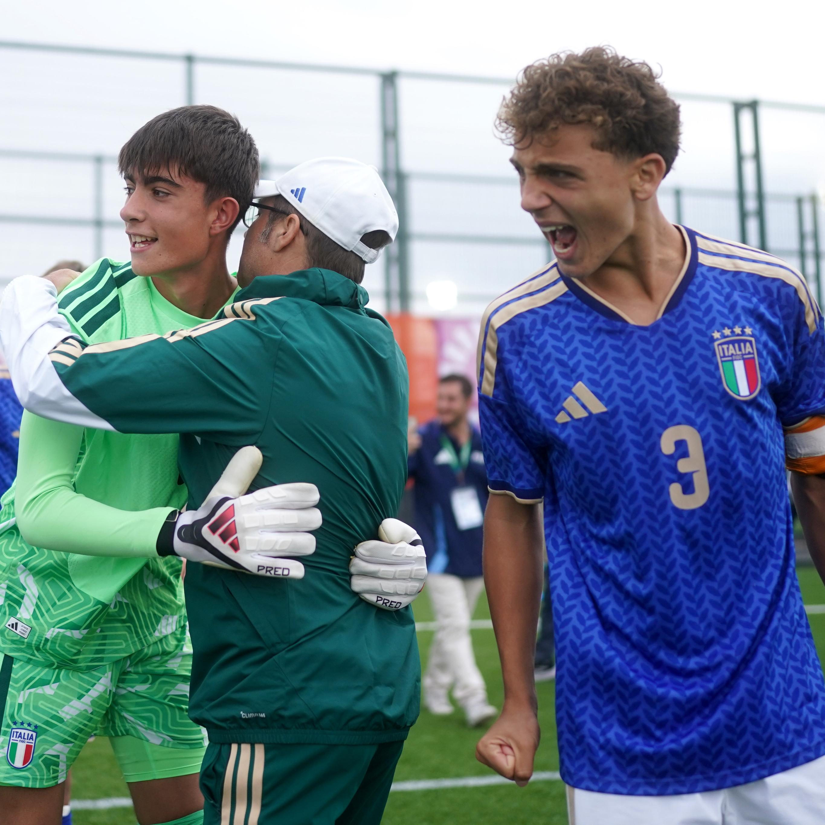 Italy reach last 16 after 4-3 shootout win over Peru. Battisti: “It was a tough, physical game”